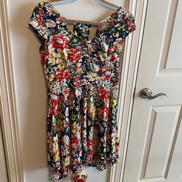 Abercrombie & Fitch Dresses & Skirts - Abercrombie & Fitch Floral Dress